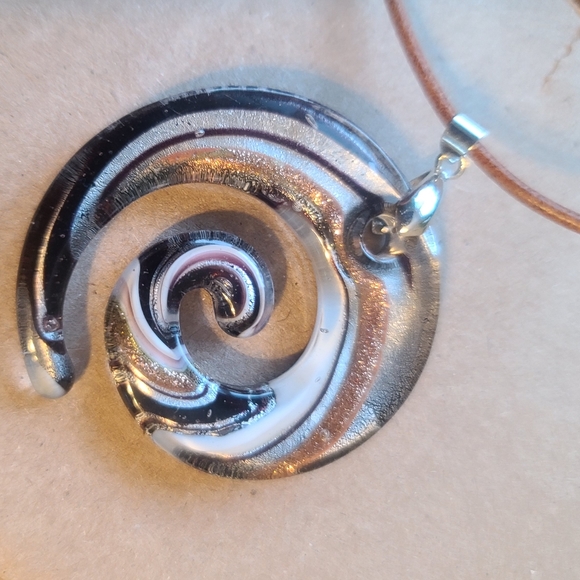 Beautiful Swirl Glass Necklace - Picture 3 of 9